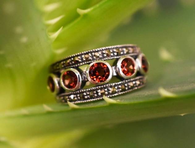 Bague Grenat et Marcassite sur argent 925