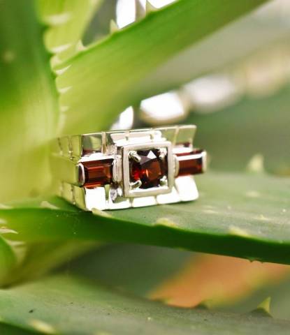 Bague Grenat et Marcassite sur argent 925