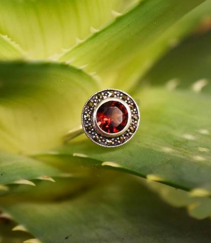 Bague Grenat et Marcassite sur argent 925