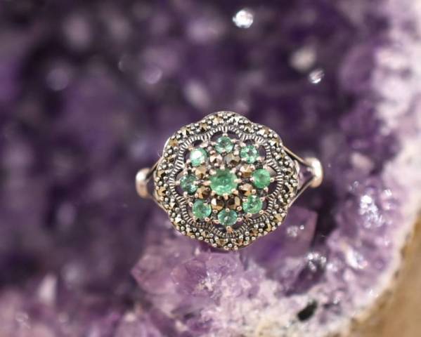 Bague meraude et Marcassite sur argent 925