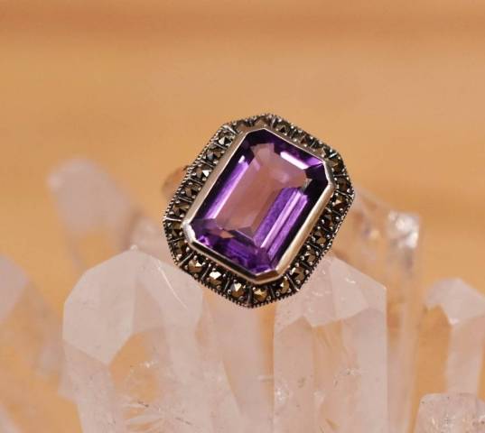 Bague amthyste et Marcassite sur argent 925