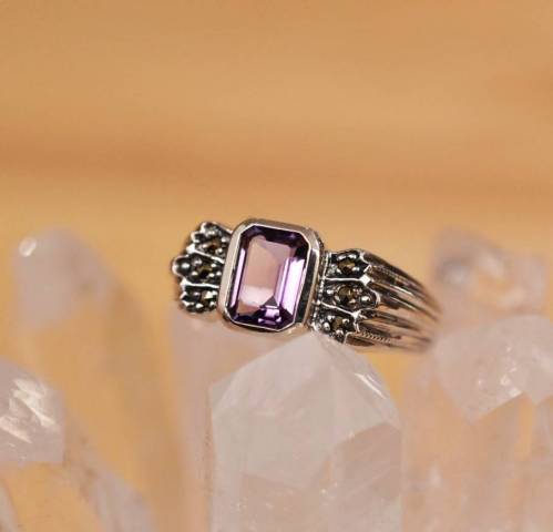 Bague amthyste et Marcassite sur argent 925