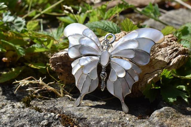 Collier nacre et argent l'apaisement et le renouveau