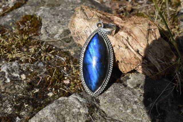 Pendentif labradorite et argent 925 favorisant la protection et l'intuition