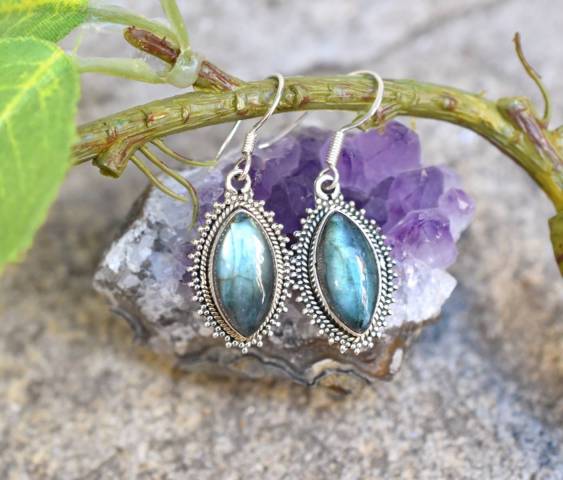 Boucles d'oreilles labradorite et argent 925 favorisant la protection
