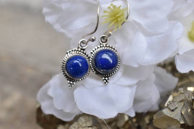 Boucles d'oreilles lapis lazuli favorisant l'expression de soi